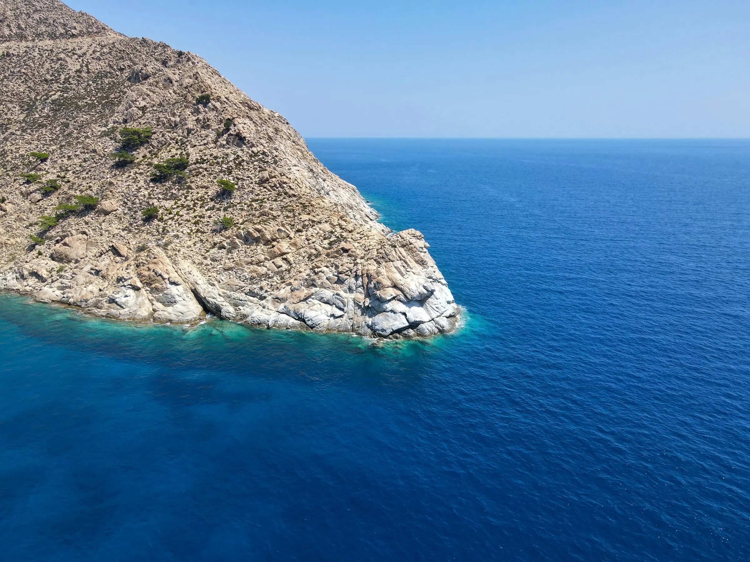 scoglio mare grecia